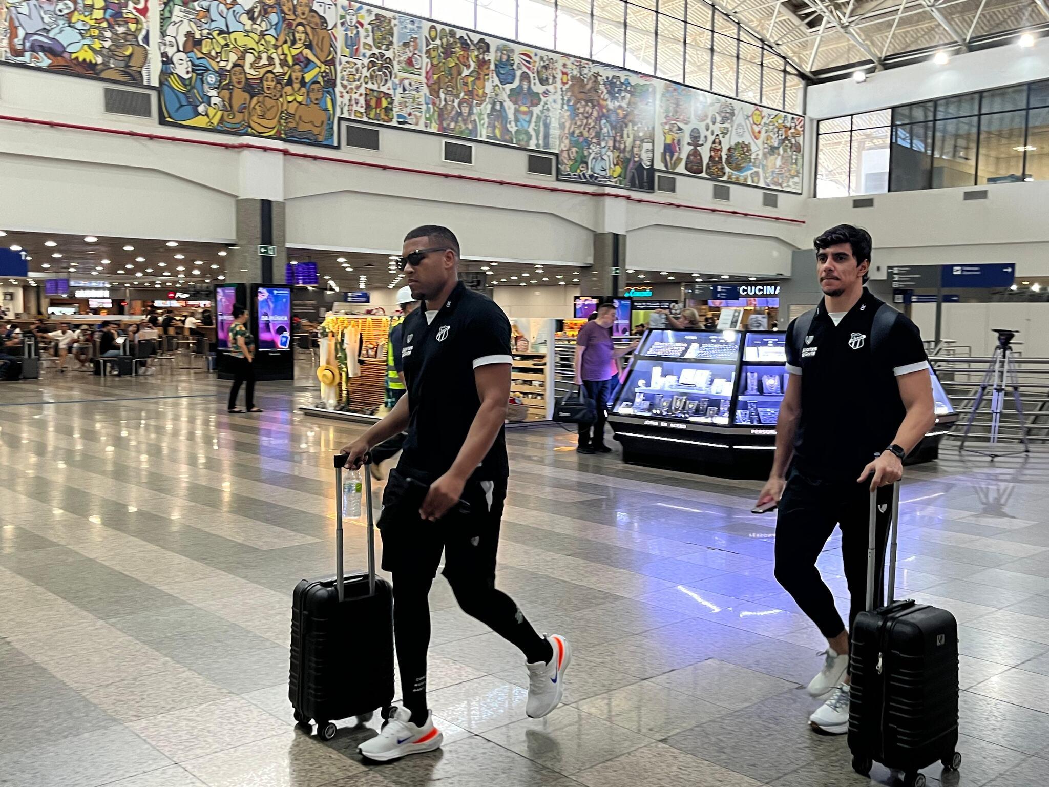 Léo Condé relacionou 21 jogadores para encarar a Chapecoense