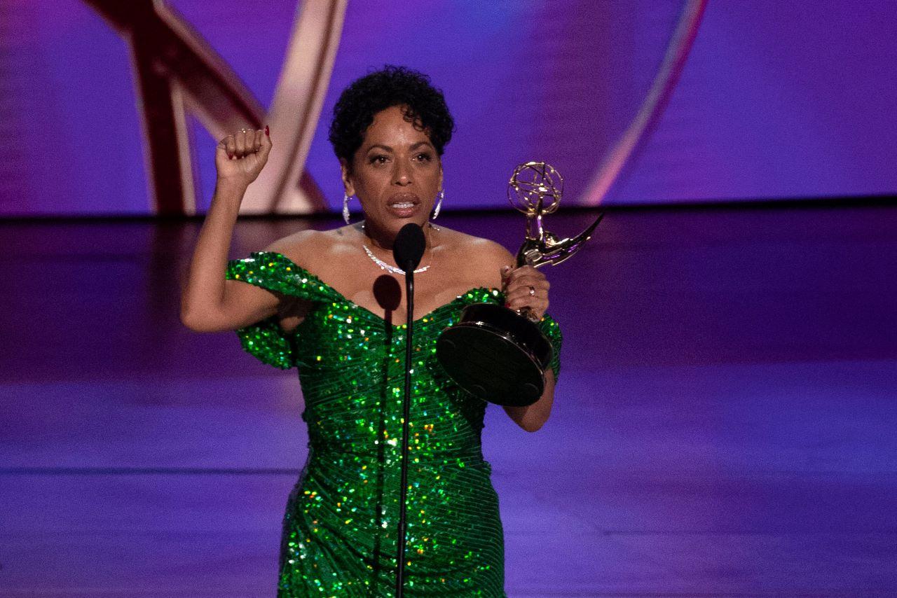 Atriz Liza Colon-Zayas durante o emmy