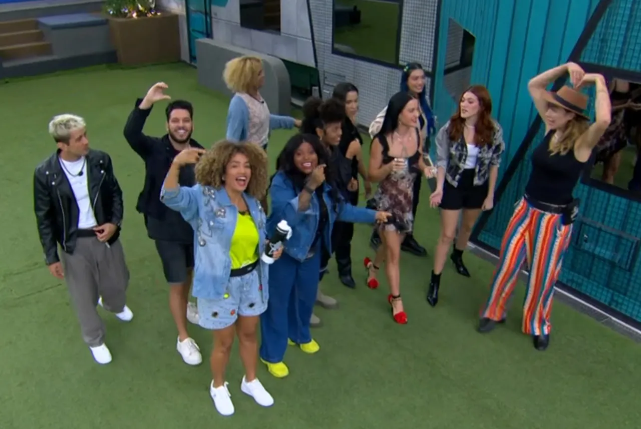 Katy fez uma tour pela casa do reality show