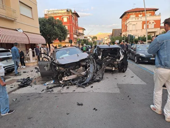 Destroços do acidente em Camaiore, na Itália