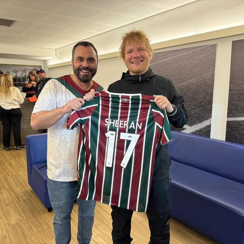 Ed Sheeran conhece assiste jogo do Fluminense no Maracanã