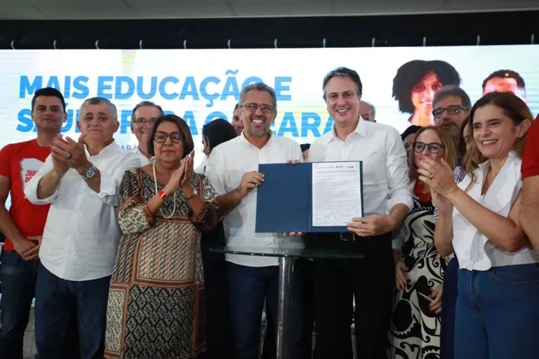 Assinatura do contrato de gestão especial que designa a Ebserh como responsável por gerir a construção e a administração do futuro Hospital Universitário da UFCA