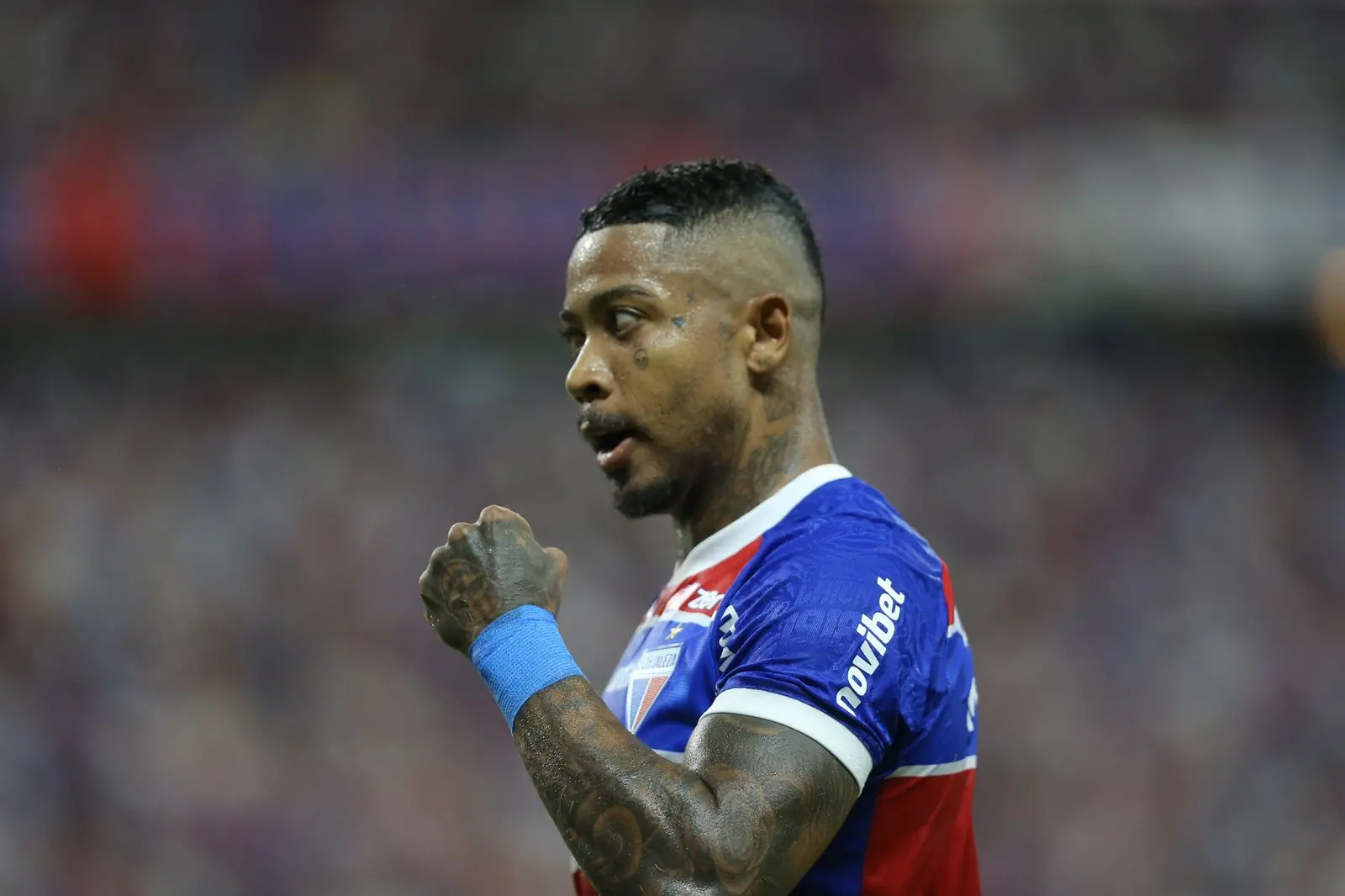 Marinho comemora gol pelo Fortaleza