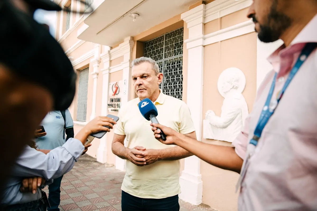 O candidato participou nesta terça-feira de entrevista à rádio Dom Bosco, no bairro Joaquim Távora