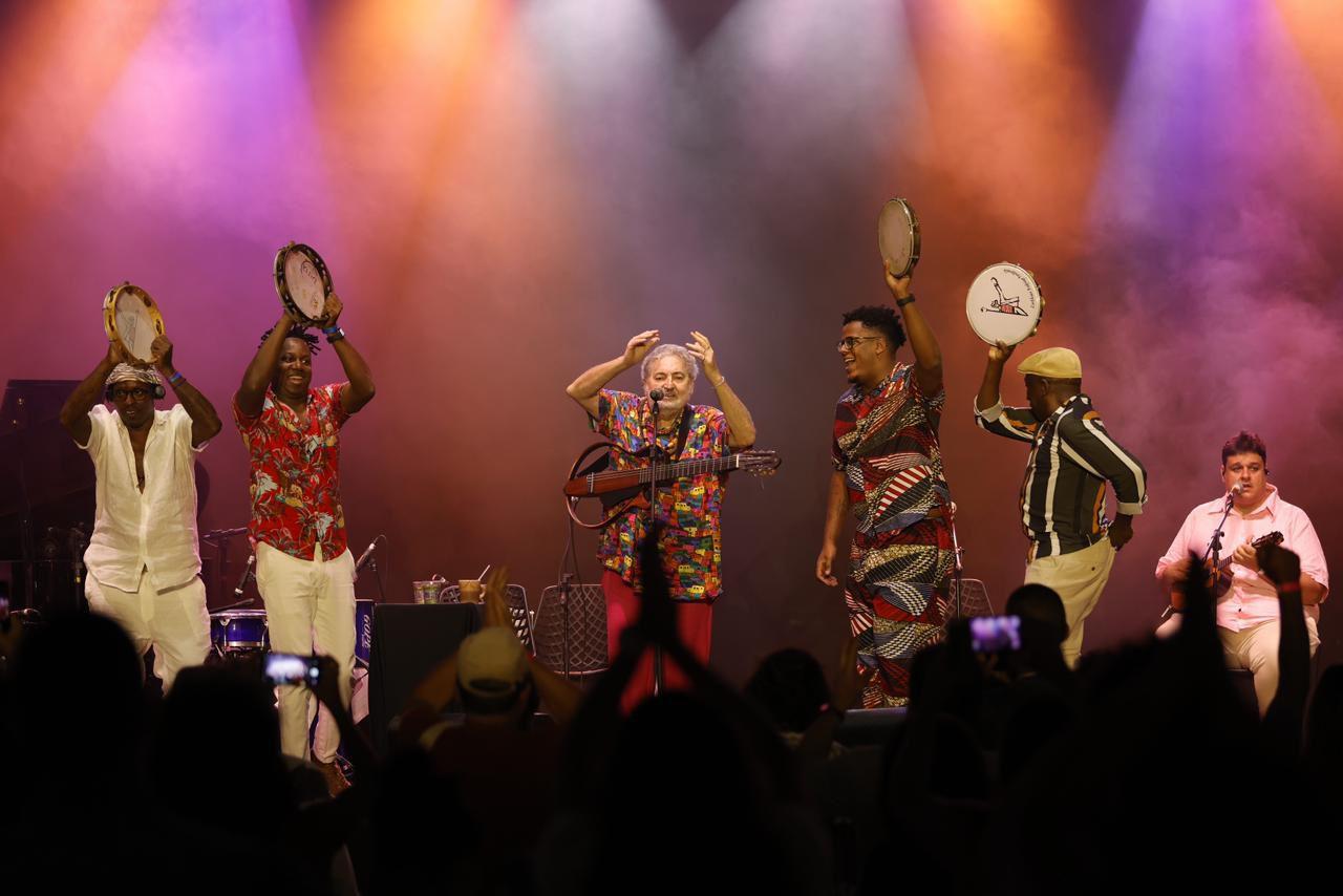 Referência no samba, Moacyr Luz e o Samba do Trabalhador no palco do Festival Choro Jazz