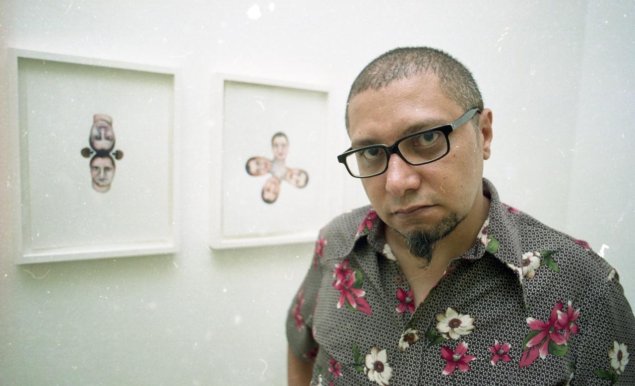 Efrain Almeida em registro de 2001 no Museu de Arte Contemporânea do Ceará