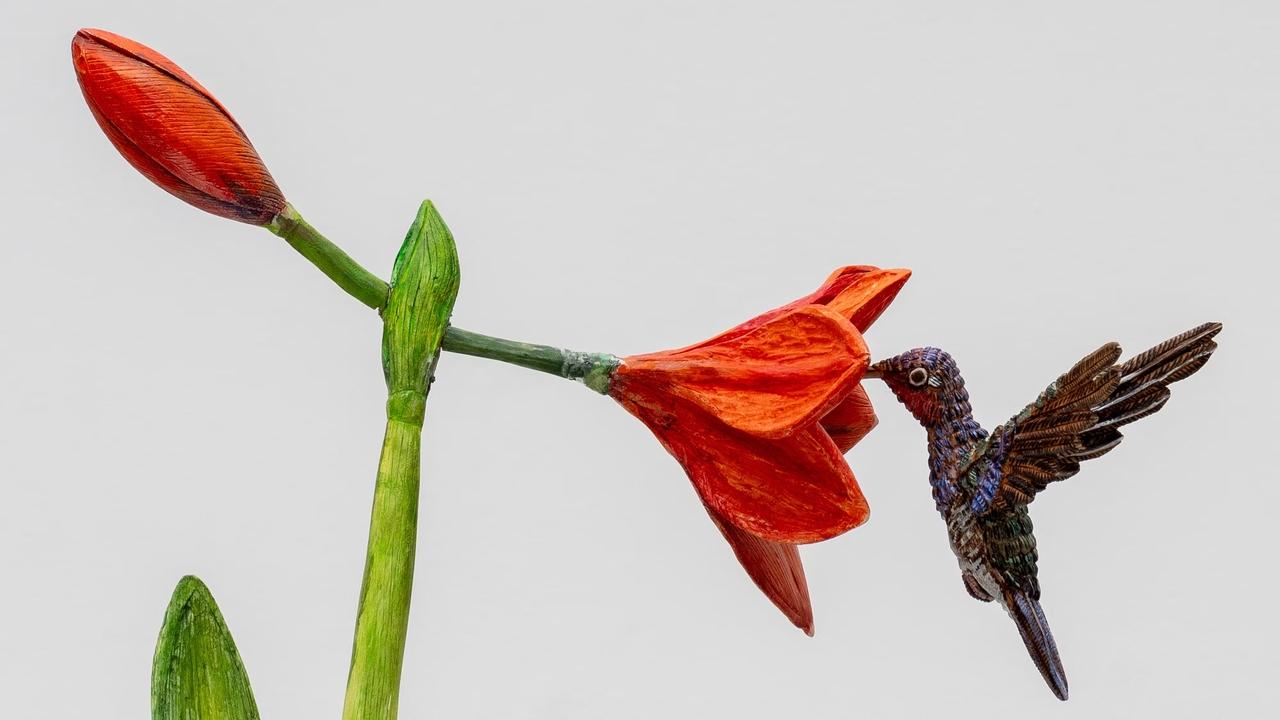 Obra 'Vaso-flor' (2024), de Efrain Almeida, que compõe a exposição 'O Jardim', no Museu Oscar Niemeyer, em Curitiba