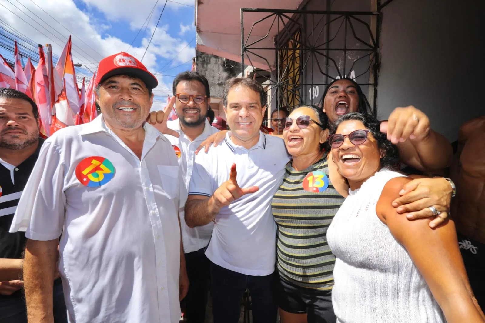 Carlos Mesquita (à esq.), ao lado do ex-candidato do Psol Técio Nunes e do candidato do PT, Evandro Leitão
