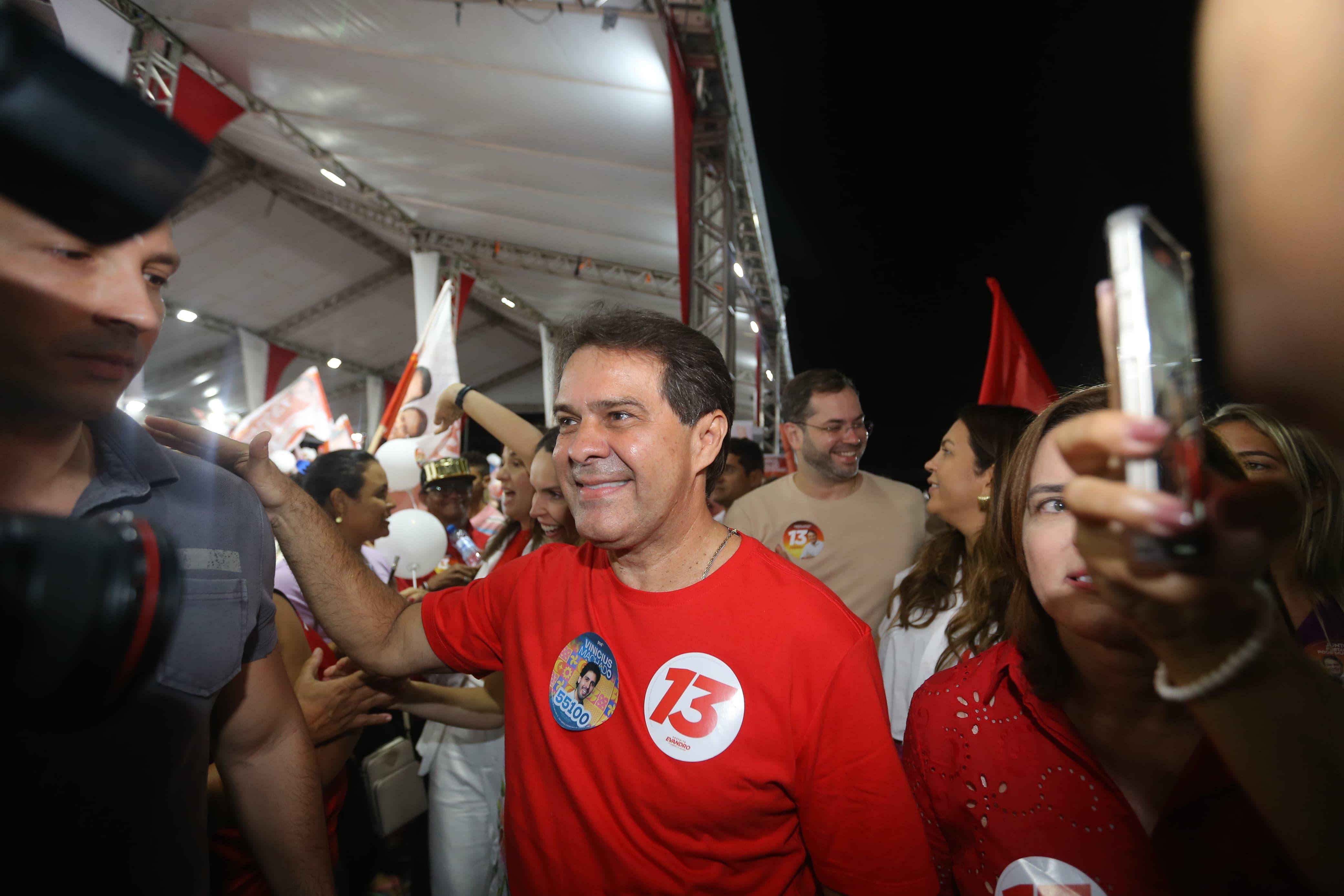 Evandro Leitão obteve 480,1 mil votos, o equivalente a 34,3%