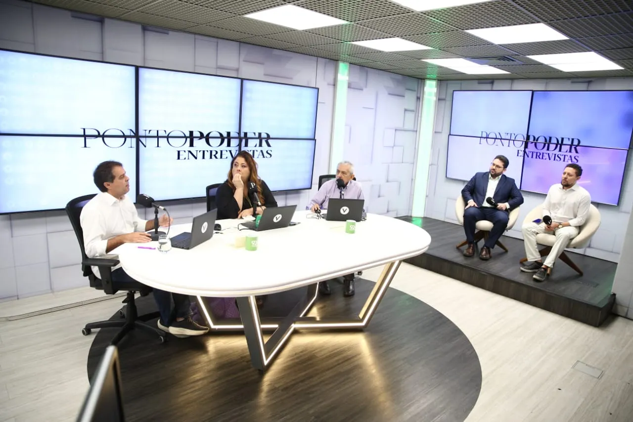 A sabatina com Evandro foi mediada pelos pelo editor do PontoPoder, Wagner Mendes, e pelo colunista de política Inácio Aguiar