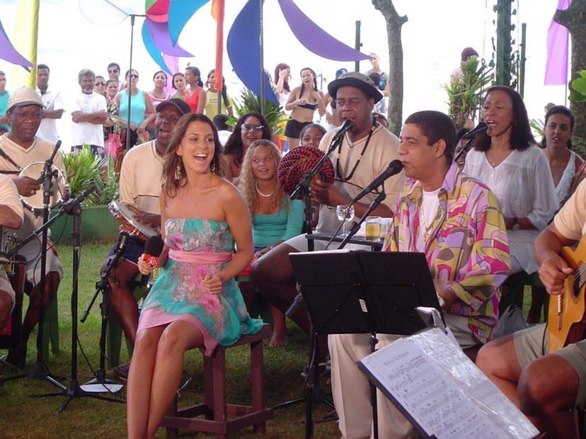 Zeca Pagodinho e Sarah Oliveira no Luau MTV