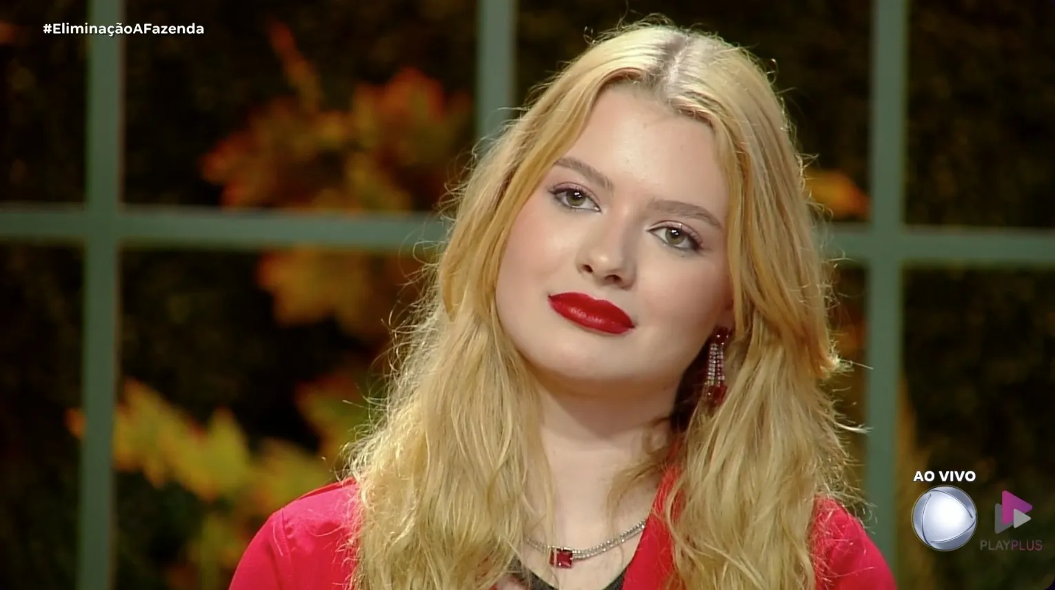 Julia Simoura foi a quinta eliminada do programa