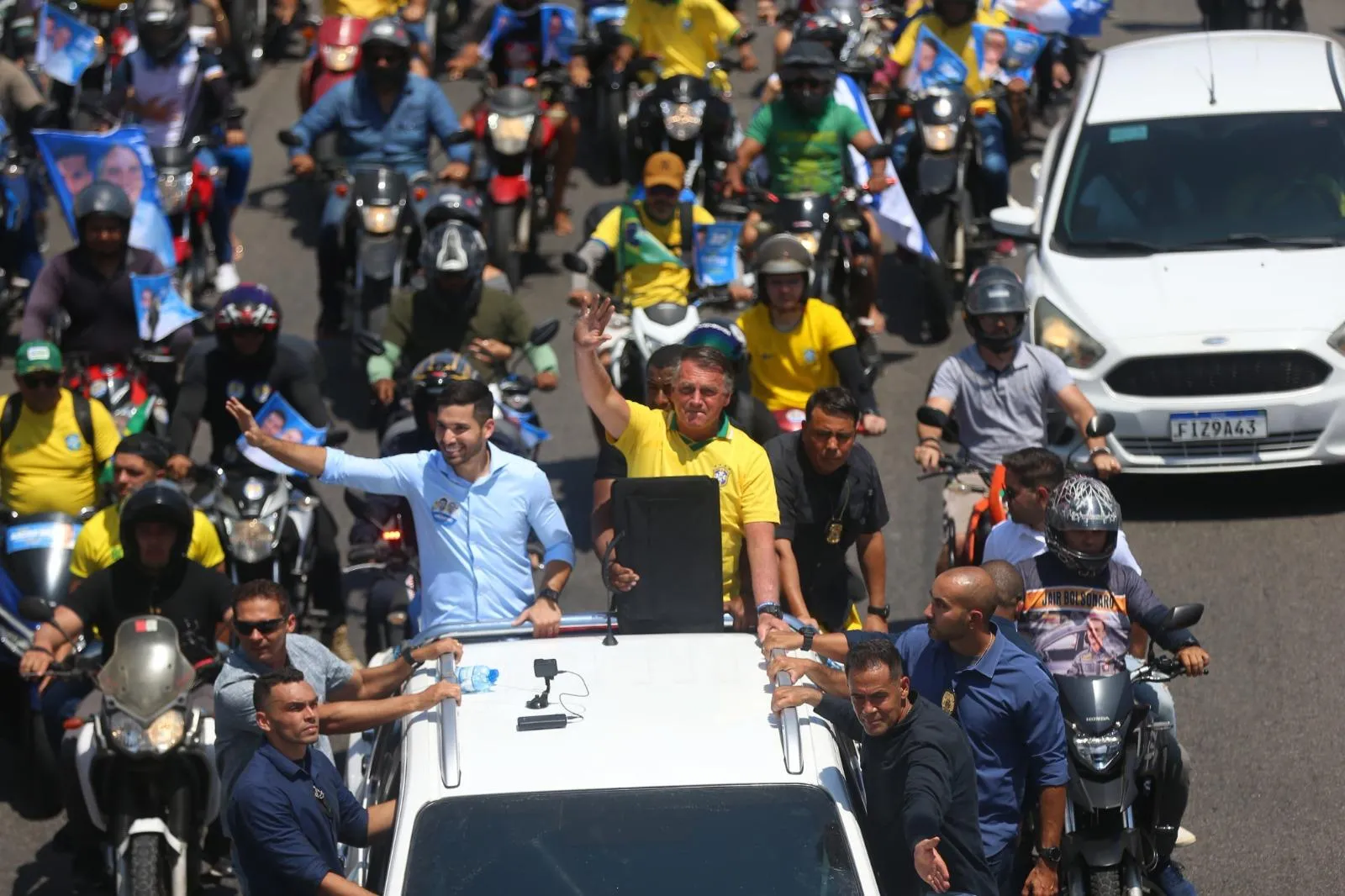 André Fernandes e Jair Bolsonaro em carreata realizada em Fortaleza no mês de agosto.
