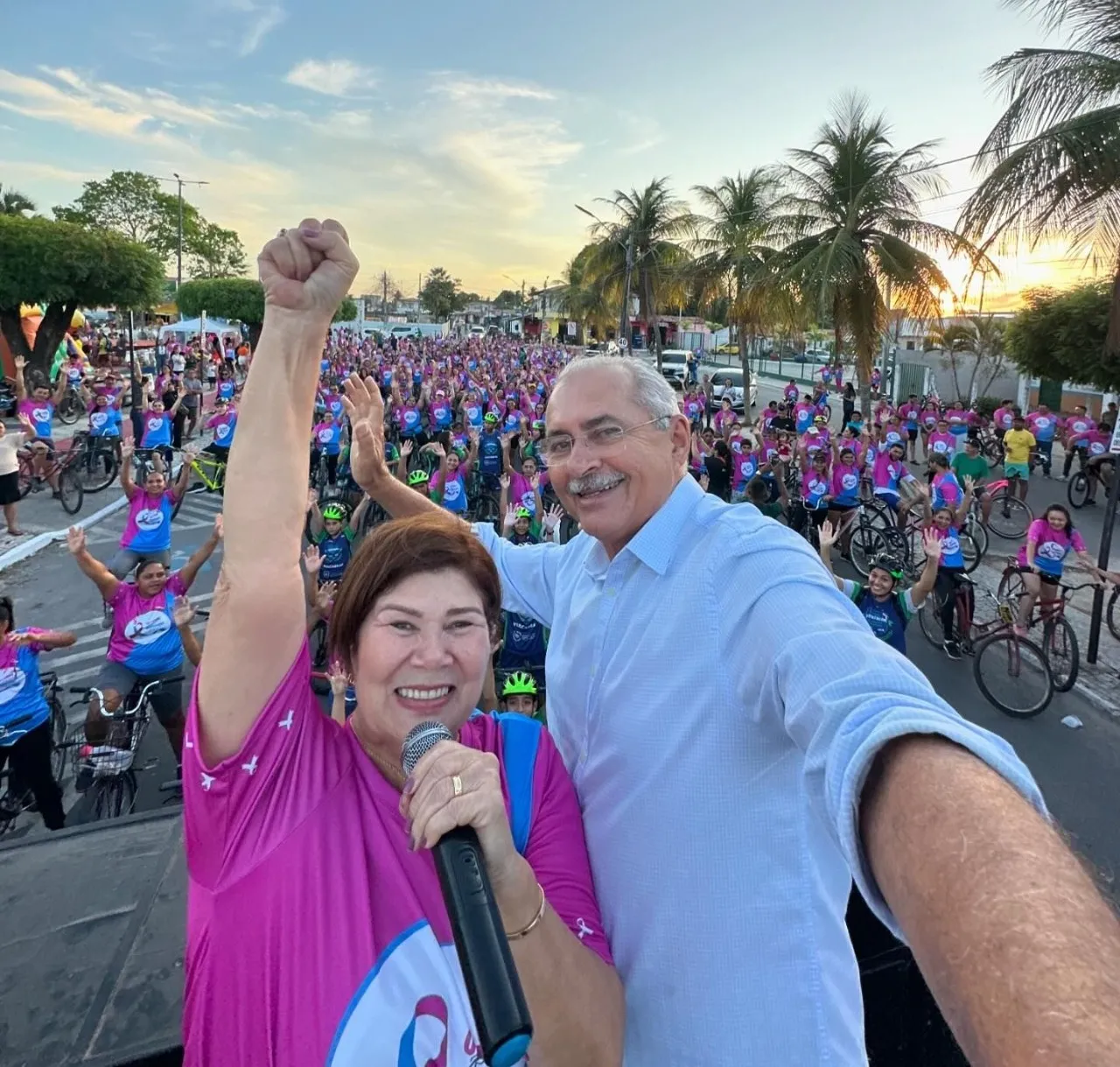 Nezinho Farias (PSB), prefeito de Horizonte, e a deputada estadual Jô Farias (PT).
