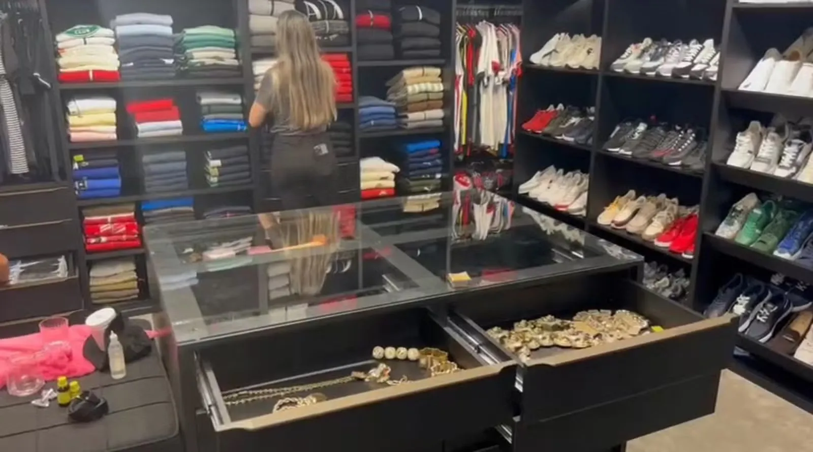 Closet da residência chamou atenção nas redes sociais