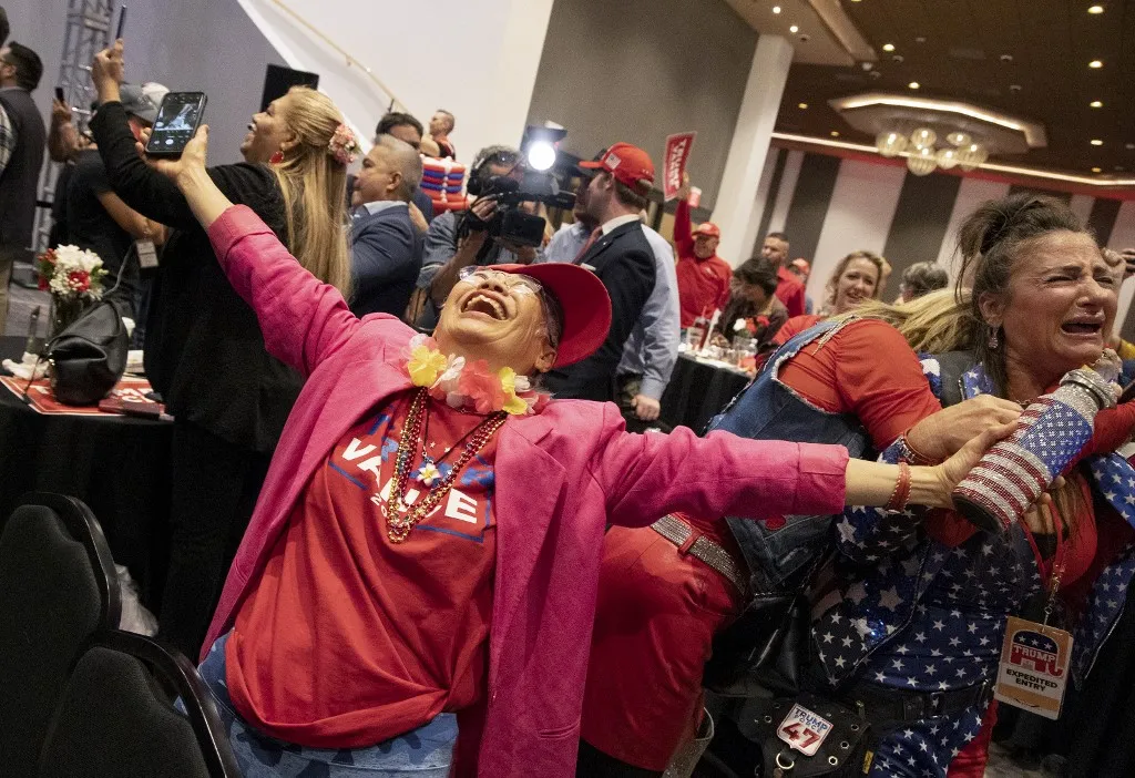 Comemoração de eleitores de Trump em uma festa do Partido Republicano em Las Vegas, Nevada