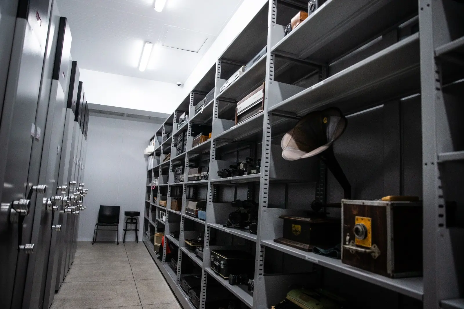 Câmeras, televisões e aparelhos de som antigos compõem o acervo histórico e raro do museu