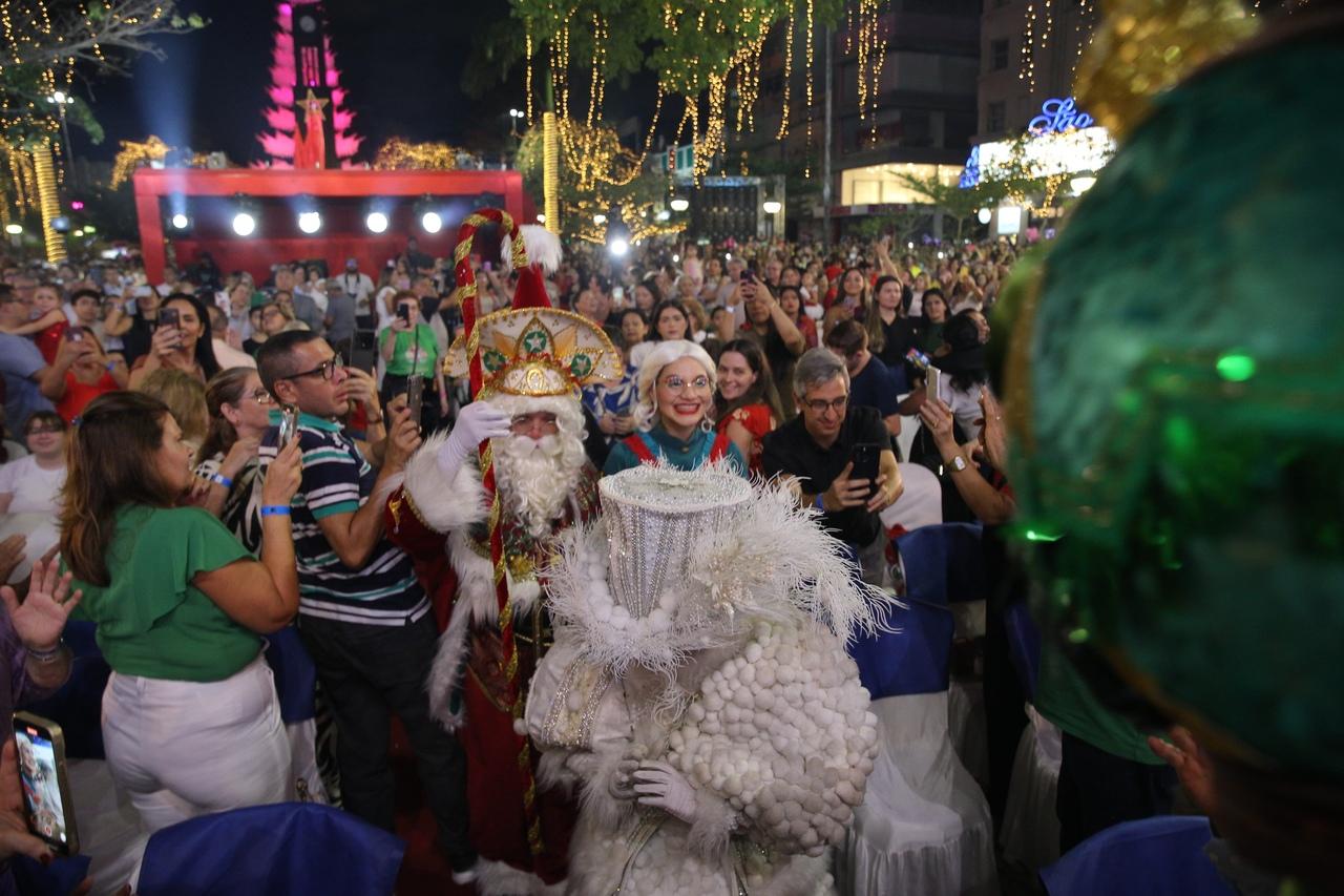 Foto da estreia do Ceará Natal de Luz na Praça do Ferreira, em Fortaleza