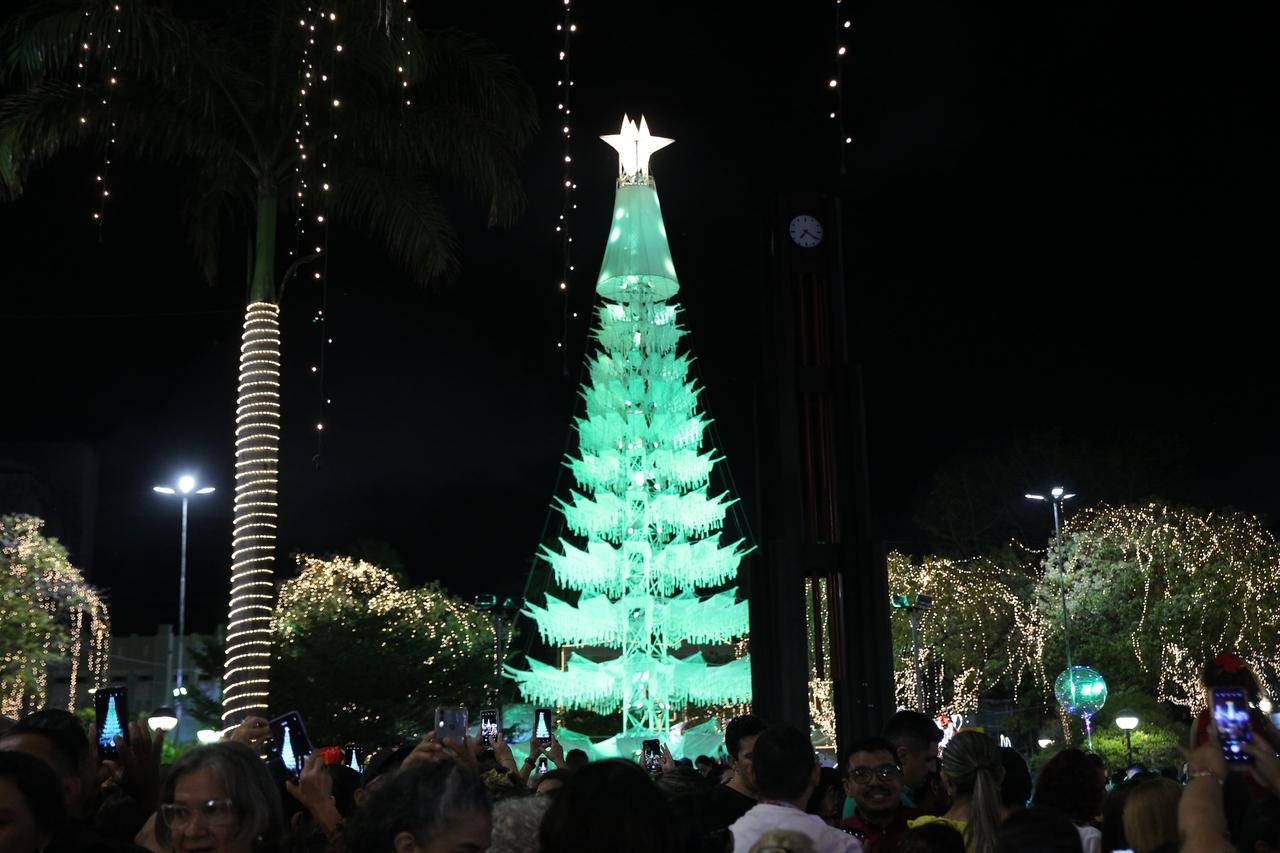 Foto da estreia do Ceará Natal de Luz na Praça do Ferreira, em Fortaleza