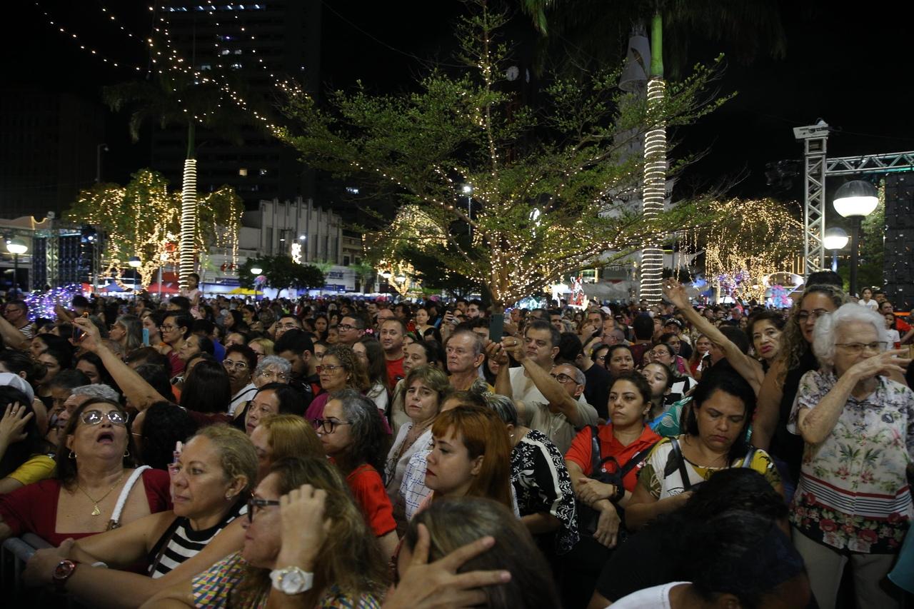 Foto da estreia do Ceará Natal de Luz na Praça do Ferreira, em Fortaleza