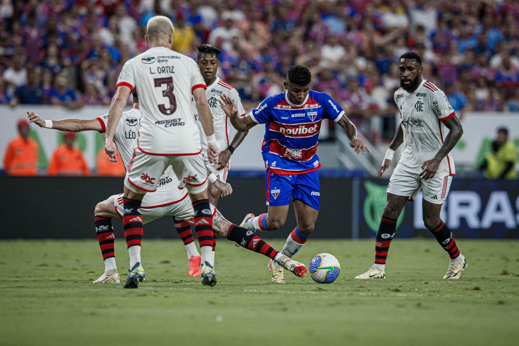 Foto de Hércules, jogador do Fortaleza, durante jogo contra o Flamengo na Série A 2024