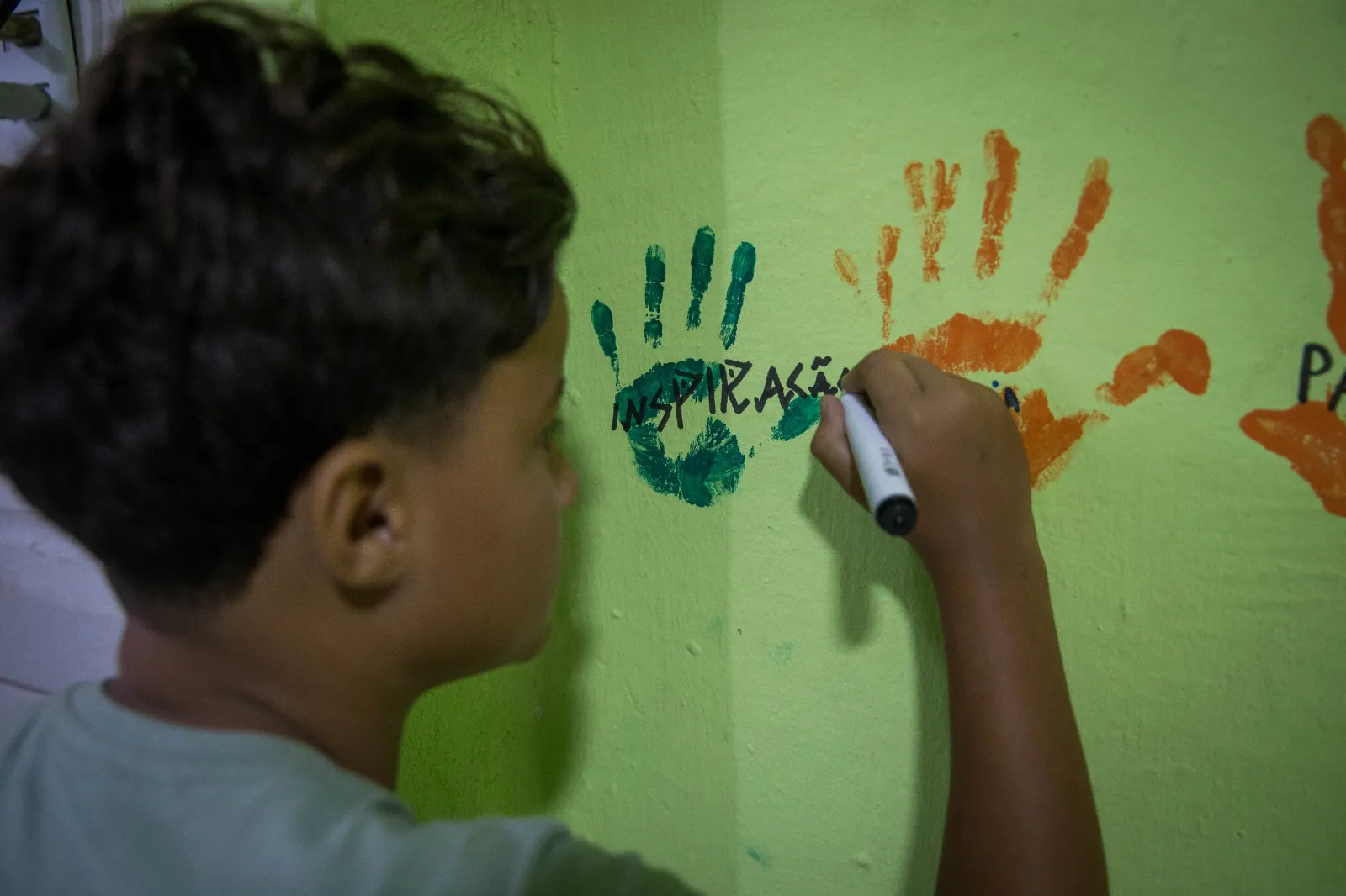 Na Barra do Ceará, uma biblioteca comunitária garante um espaço de cultura, lazer e entrenimento para crianças