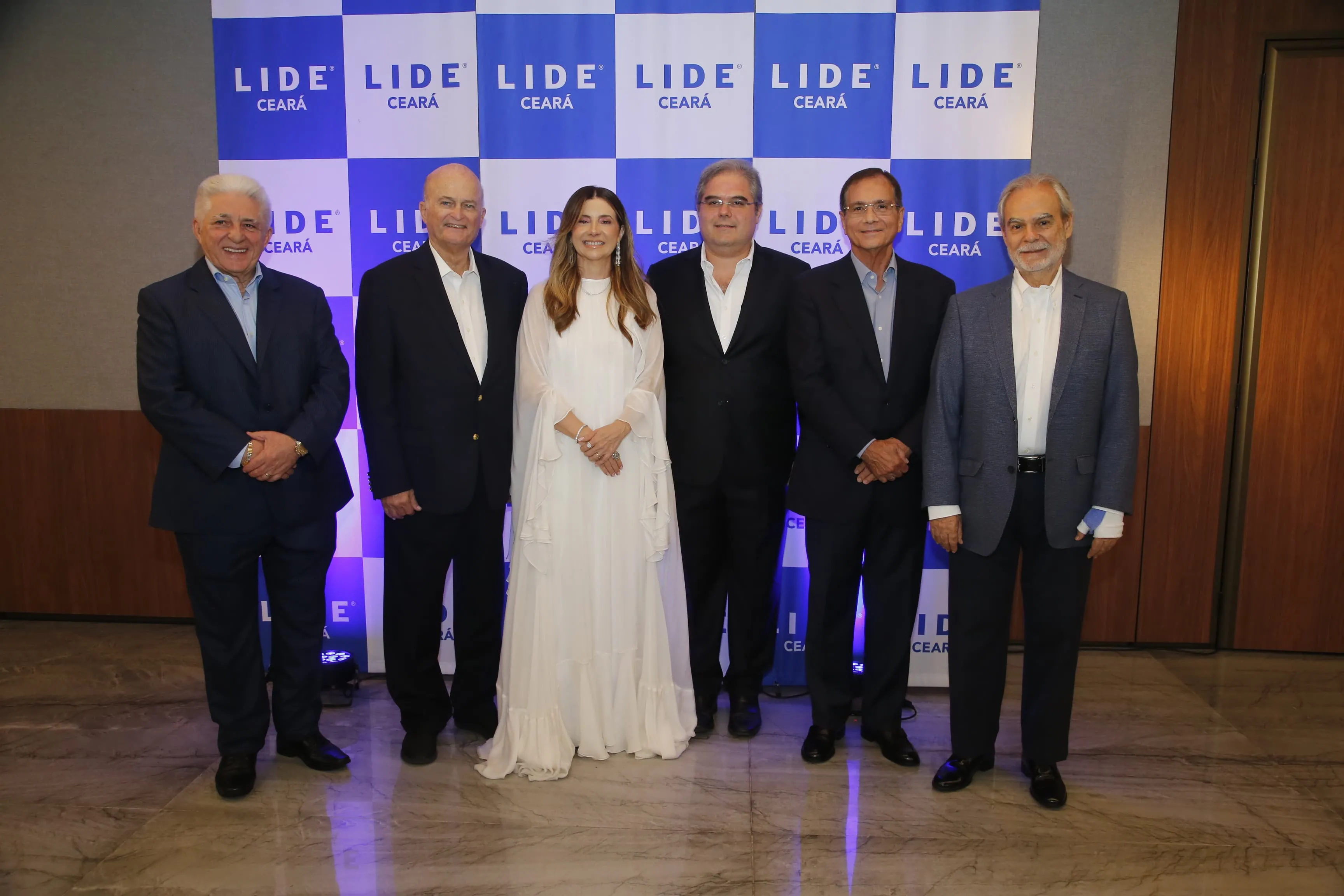 Deusmar Queirós, Lauro Fiúza, Edson Queiroz Neto, Beto Studart e Max Perlingeiro prestigiaram o leilão beneficente
