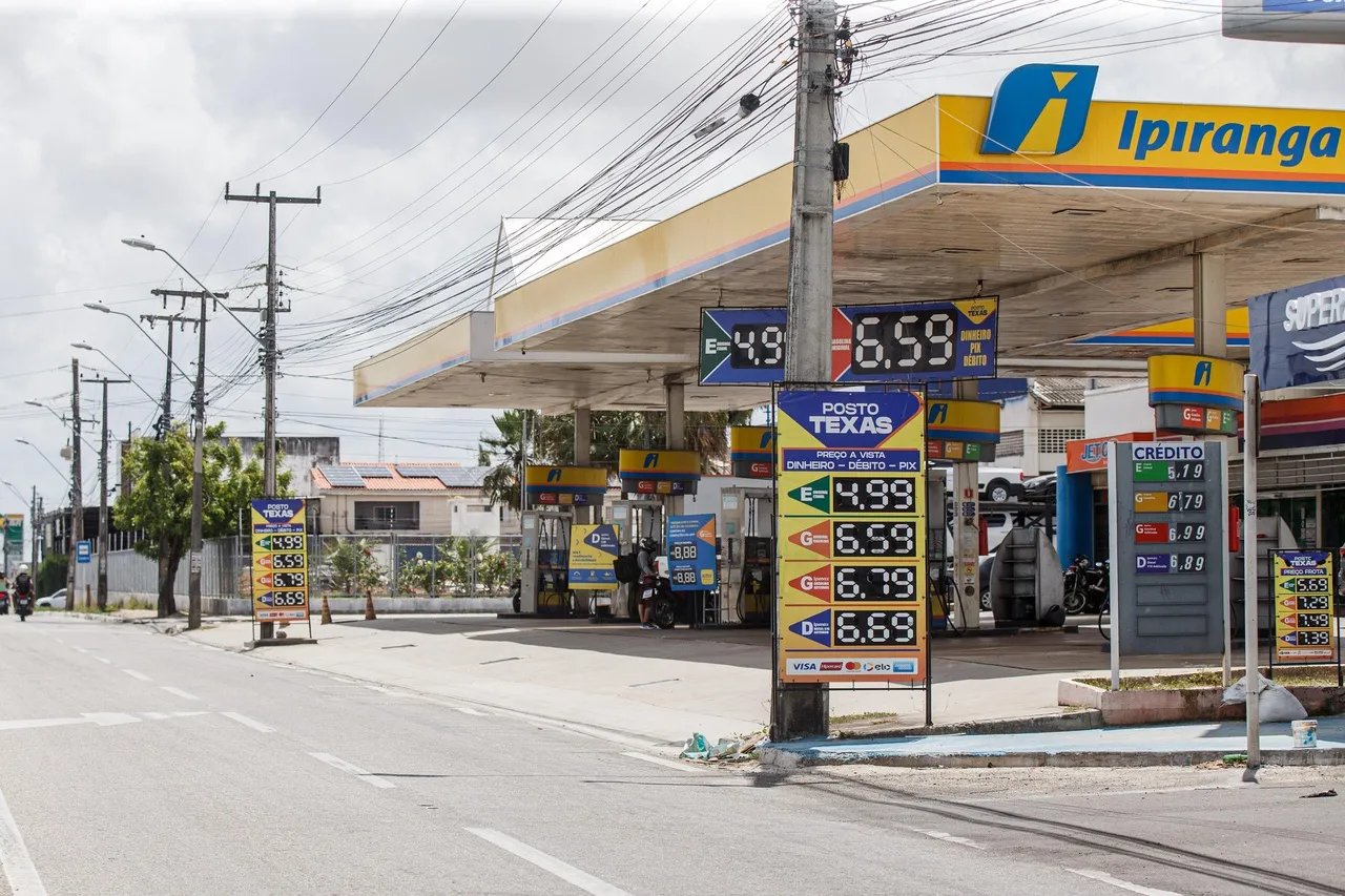 Posto na BR-116 tem com preço mínimo de R$ 6,59 na gasolina comum na promoção do débito, dinheiro e pix