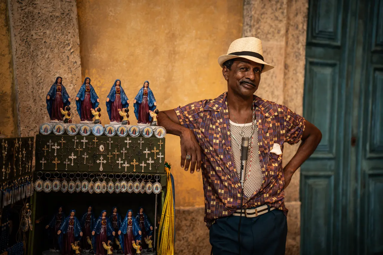 Antonio do Amor (Luis Miranda) é uma das adições do longa ao universo de Ariano Suassuna