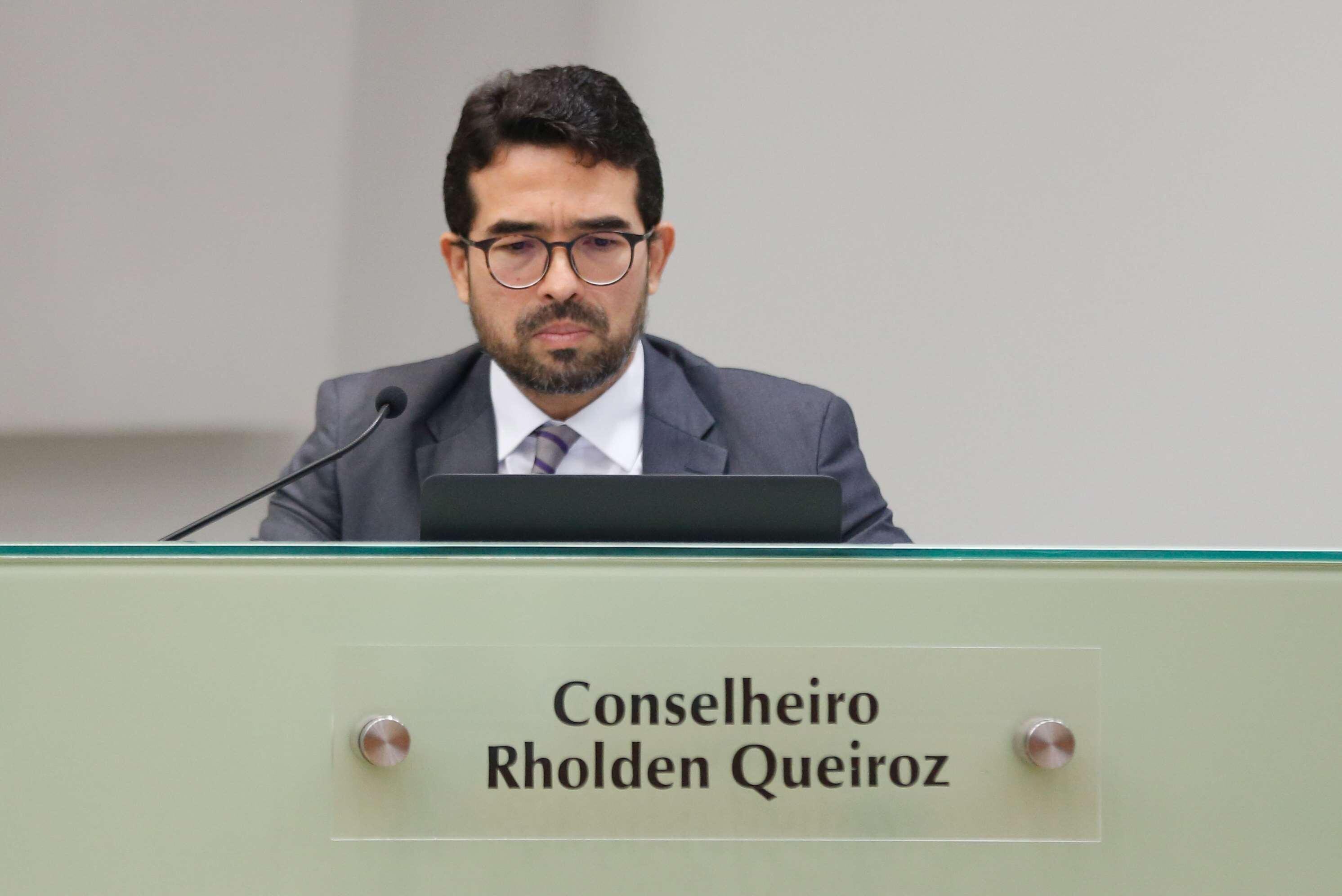 Rholden Queiroz