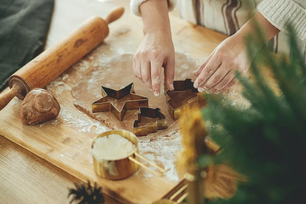 Cortadores de biscoito natalinos podem ser encontrados em supermercados e lojas de produtos culinários