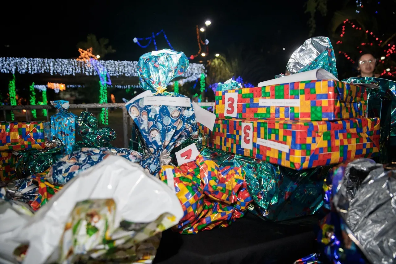 Presentes paras as crianças selecionadas na ação 'Cartinhas para o Papai Noel'