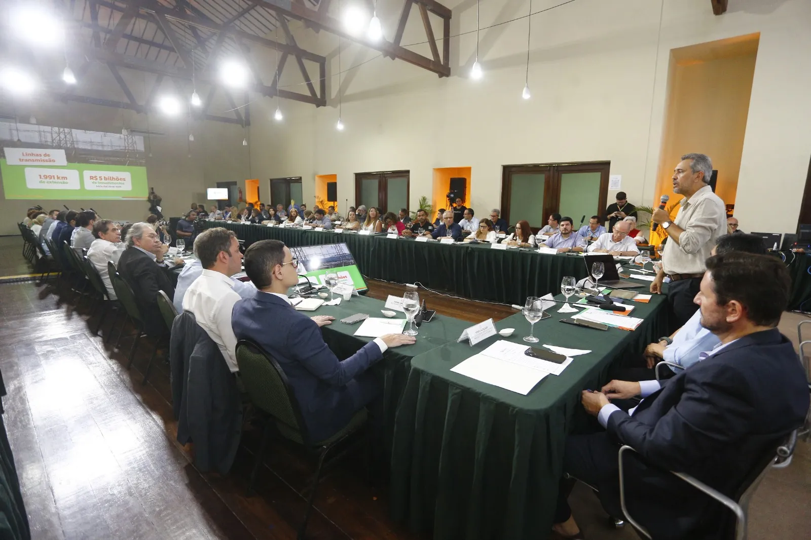 Governador Elmano de Freitas reuniu secretariado na manhã desta segunda (6)
