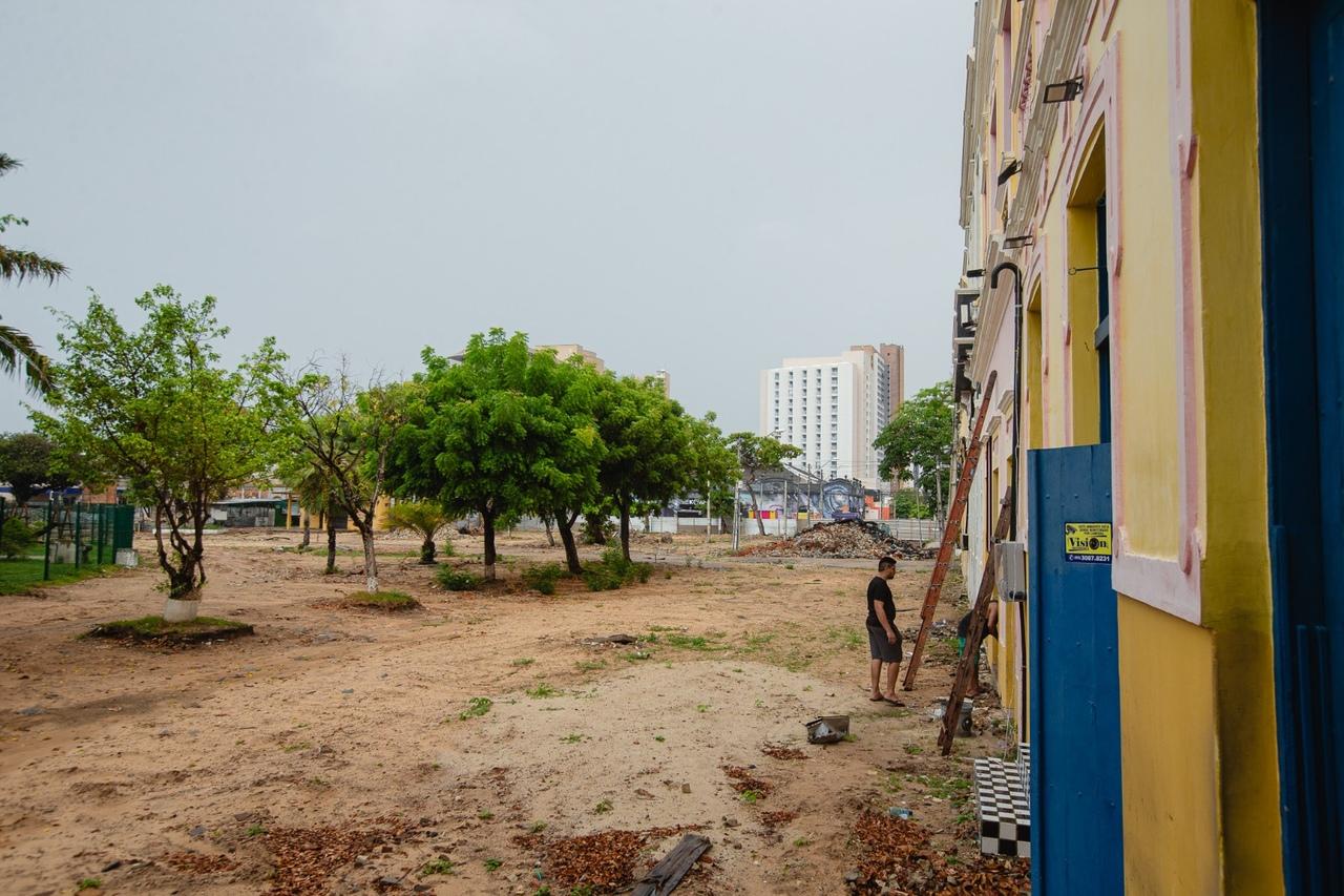 Reforma da Praça Almirante Saldanha impactou também estabelecimentos comerciais como bares e boates nos arredores do Dragão do Mar