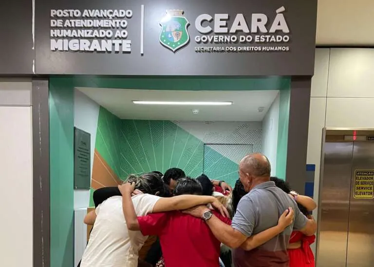 Família foi recebida no posto da Sedih no Aeroporto Pinto Martins.