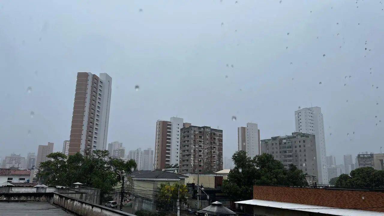 Domingo de chuva em Fortaleza