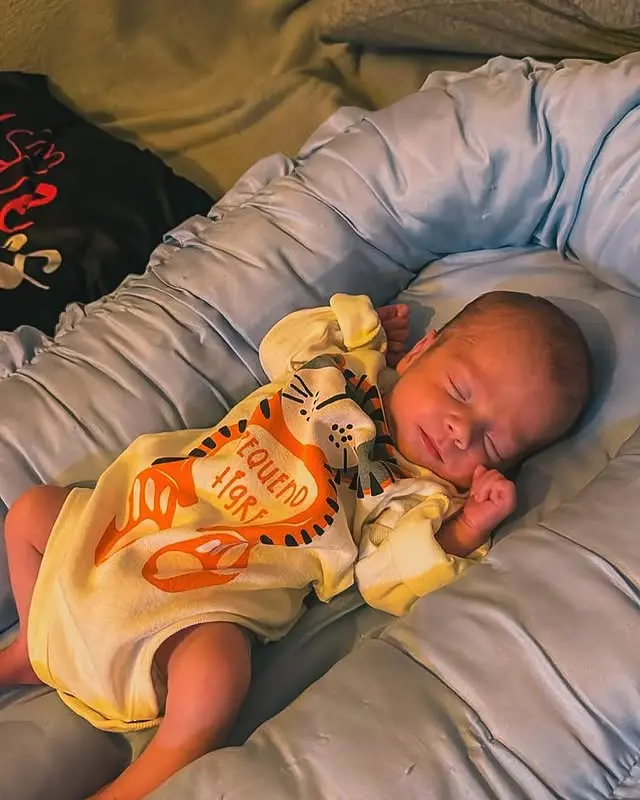 Arthur, filho de Isabel Veloso. Isabel Veloso revela rosto de primeiro filho, após bebê receber alta da UTI