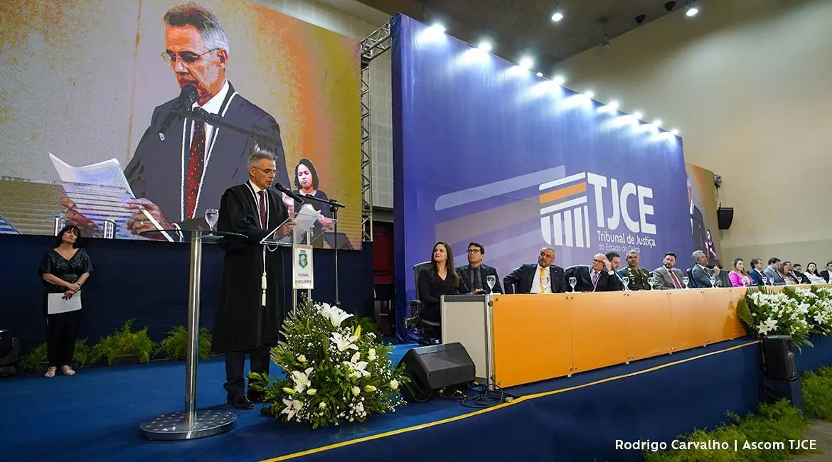 Foto da cerimônia dos novos dirigentes do TJCE