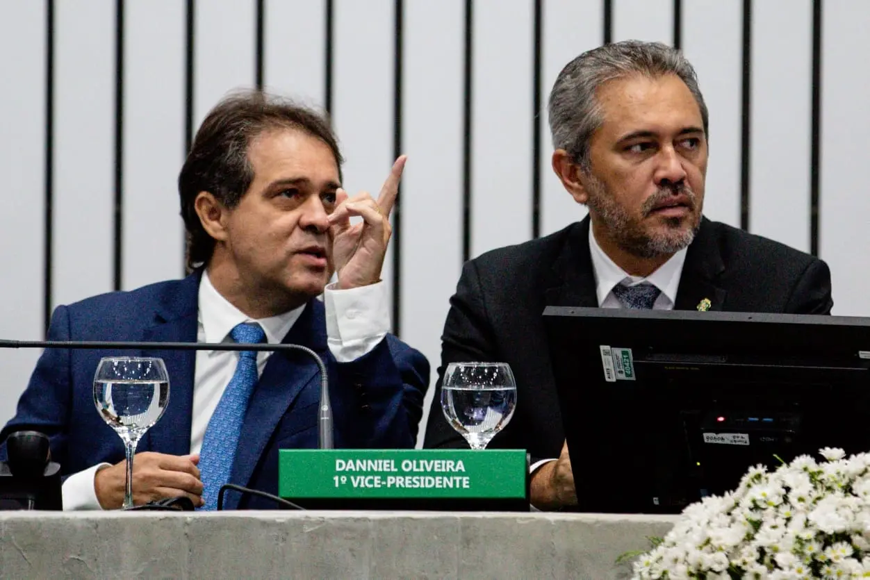 o prefeito Evandro Leitão e o governador Elmano de Freitas participaram da cerimônia