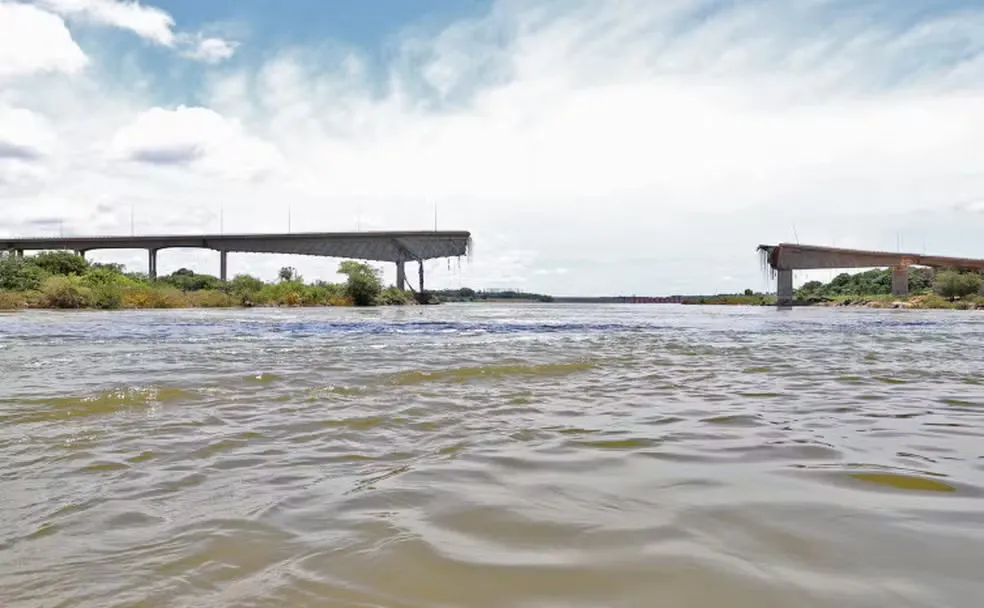 Registro do desabamento da ponte em dezembro de 2024