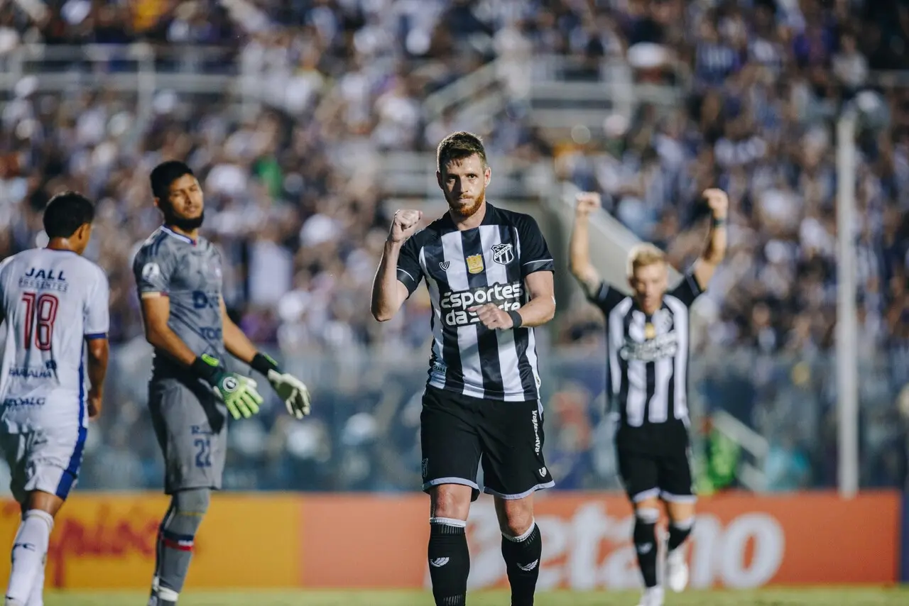 Aylon marca gol pelo Ceará