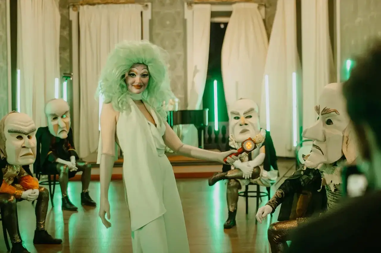 Gravado no Theatro José de Alencar, em Fortaleza, 'Resumo da Ópera' esquadrinha espaços do centenário equipamento cultural da cidade