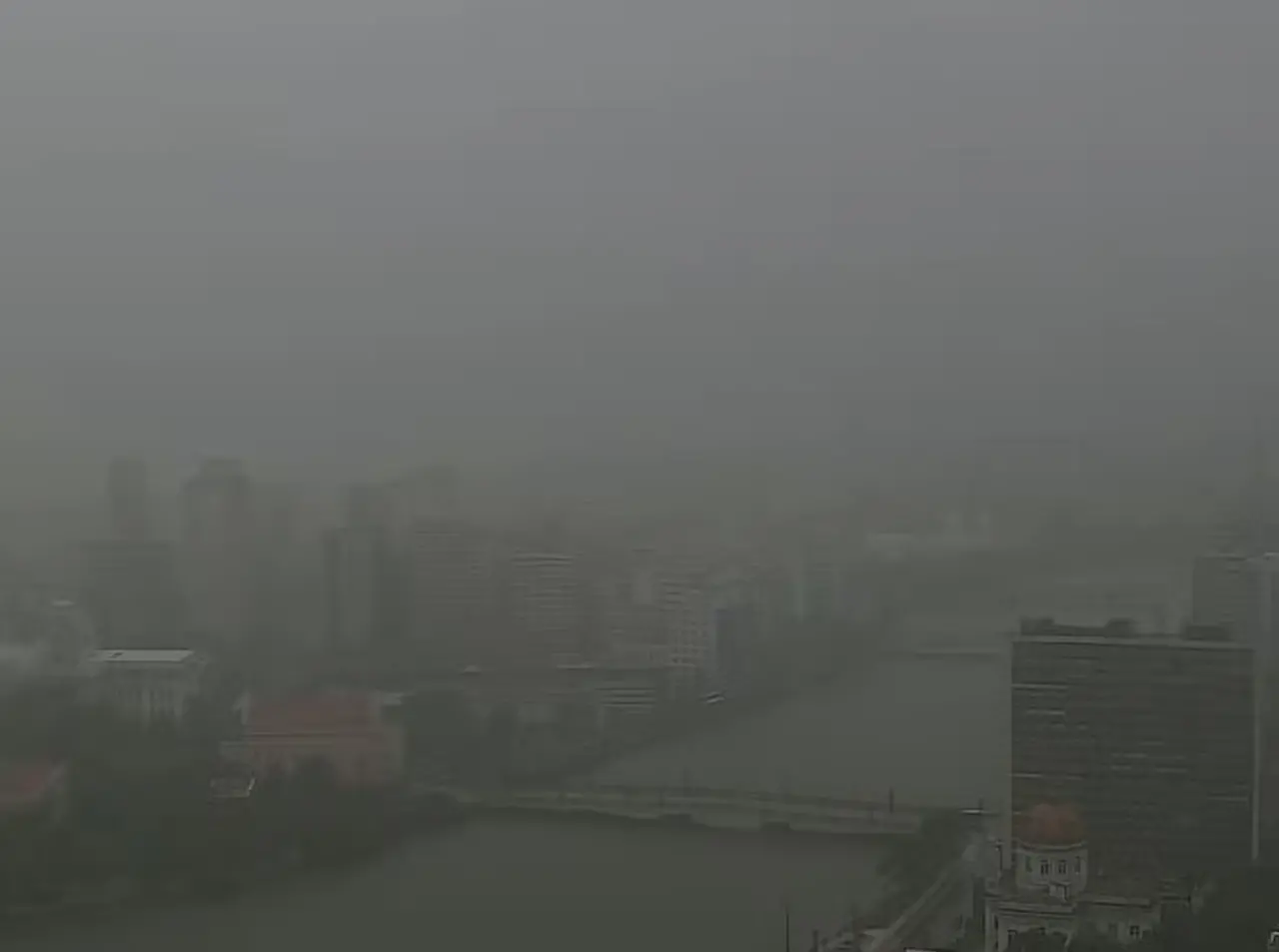 Imagem da chuva em Recife.