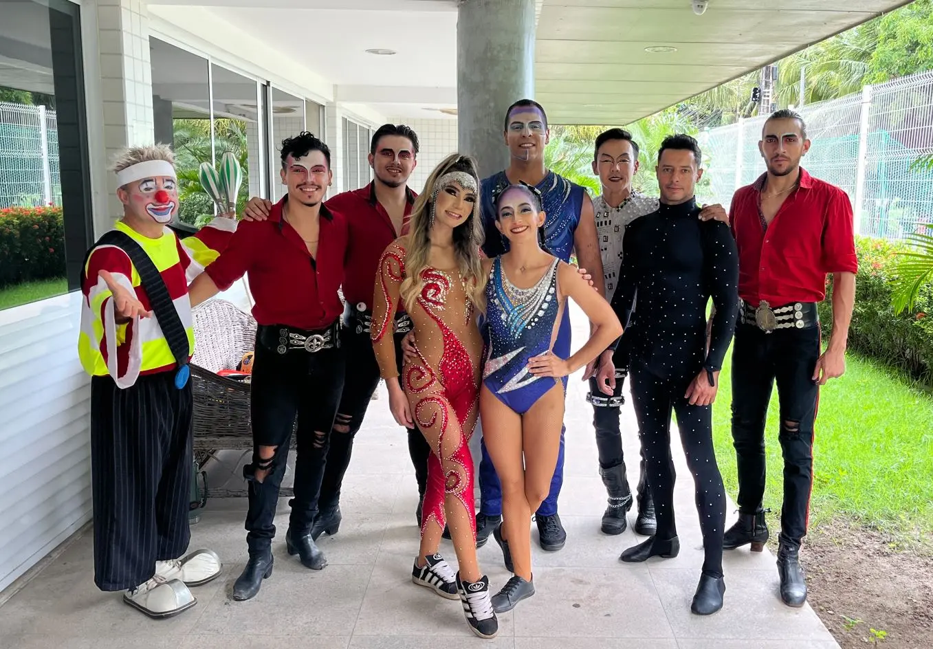 Circo Celestia faz apresentação na instituição Casa Vida