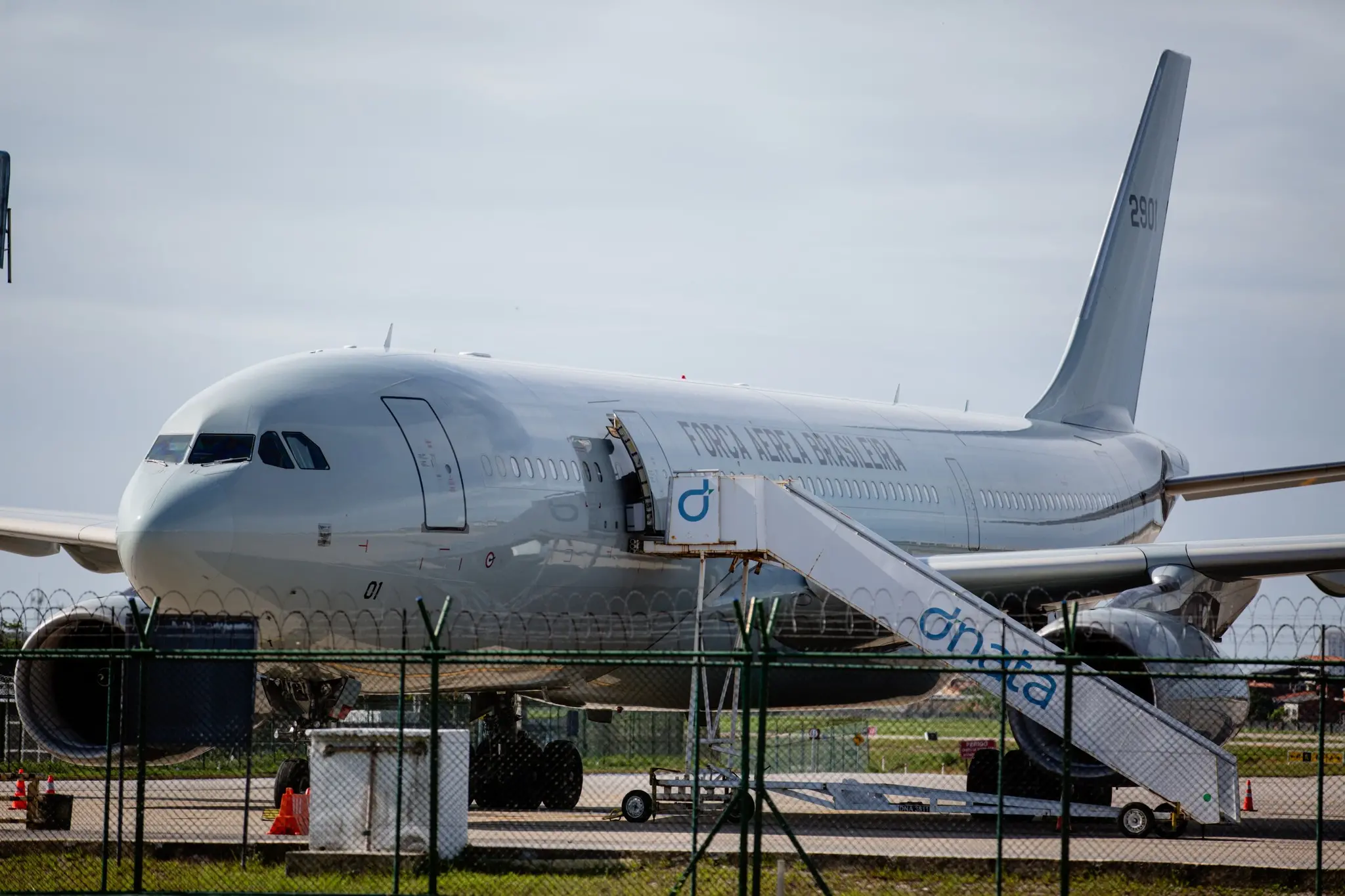 Avião da Força Aérea Brasileira no aeroporto de Fortaleza