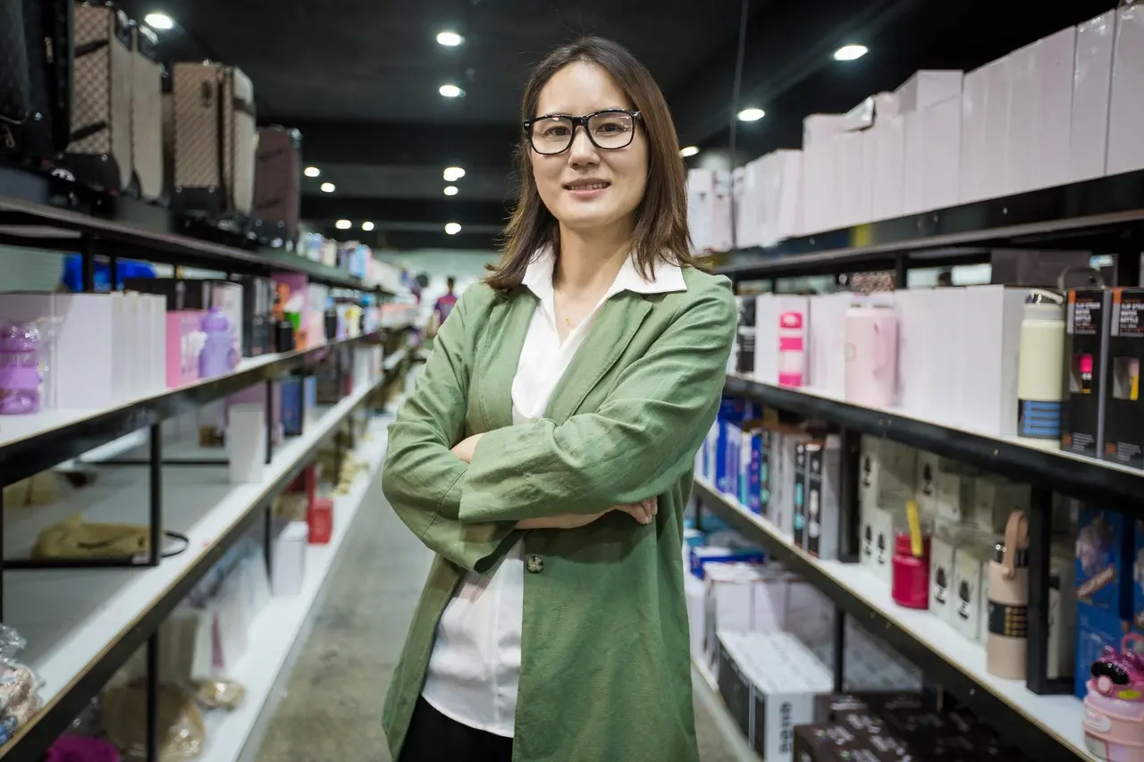 foto de Leilihong Lee, dona de loja de importados no centro de fortaleza
