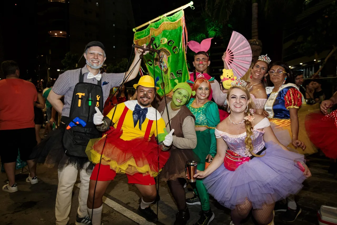 Foliões capricham na fantasia para curtir Pré-Carnaval em Fortaleza