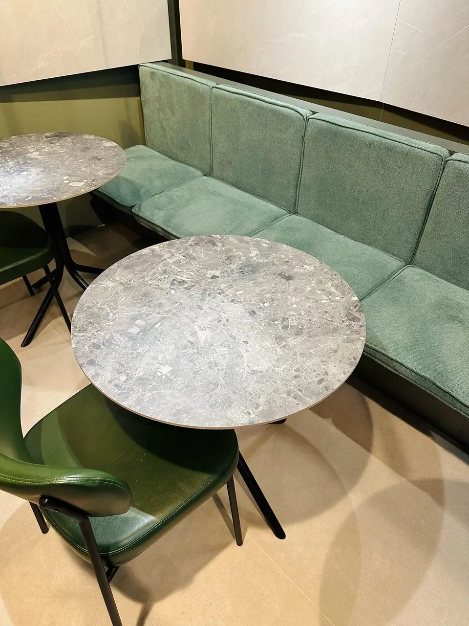 Mesa de porcelanato. Linda, chic, resistente e de fácil manutenção