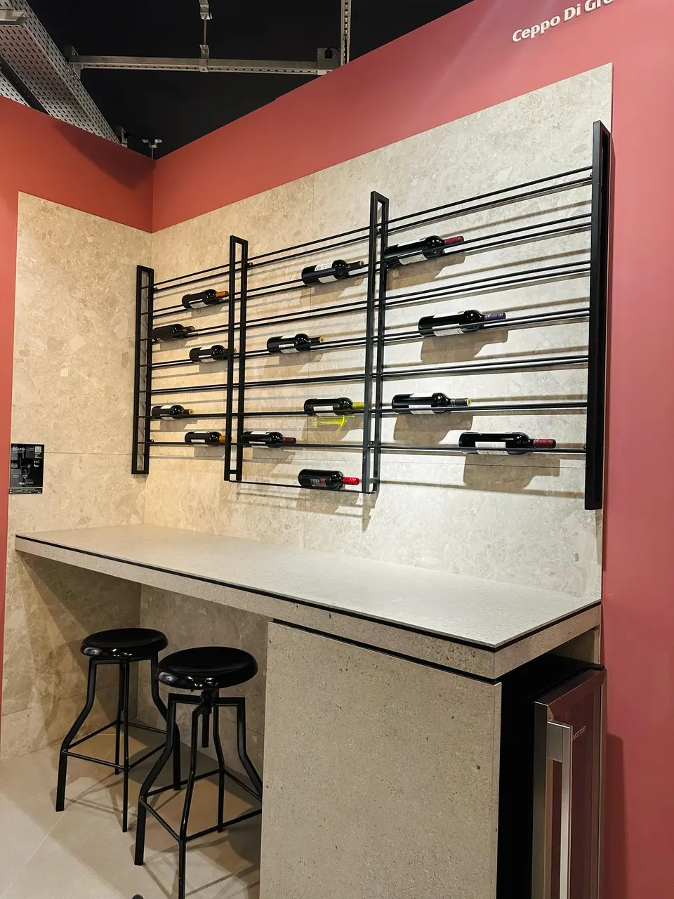 Porcelanato em bancadas e parede