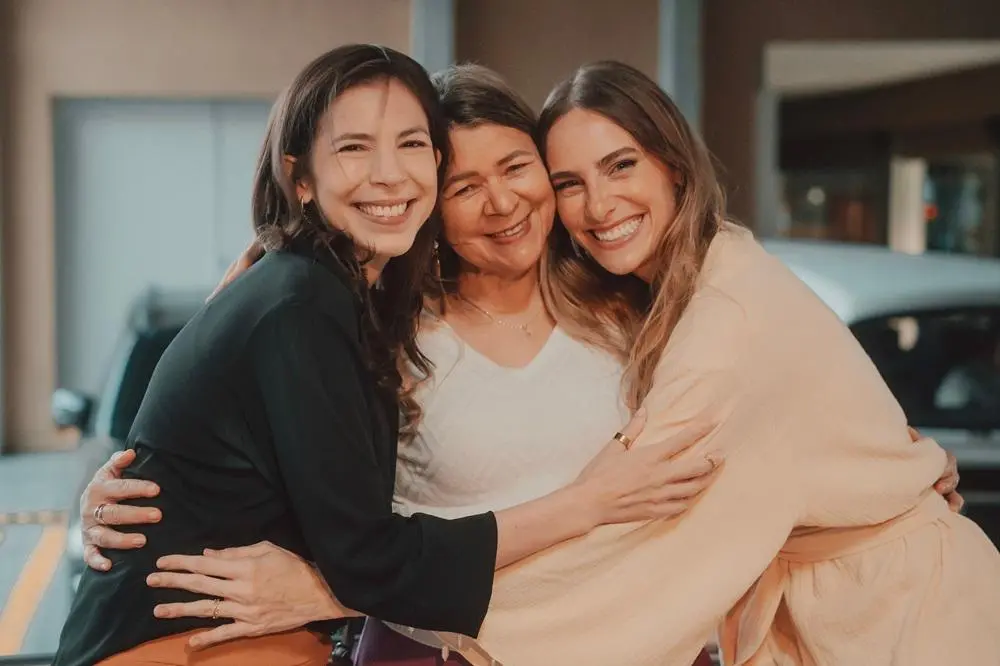 marina alves com protagonistas do filme milagre do destino